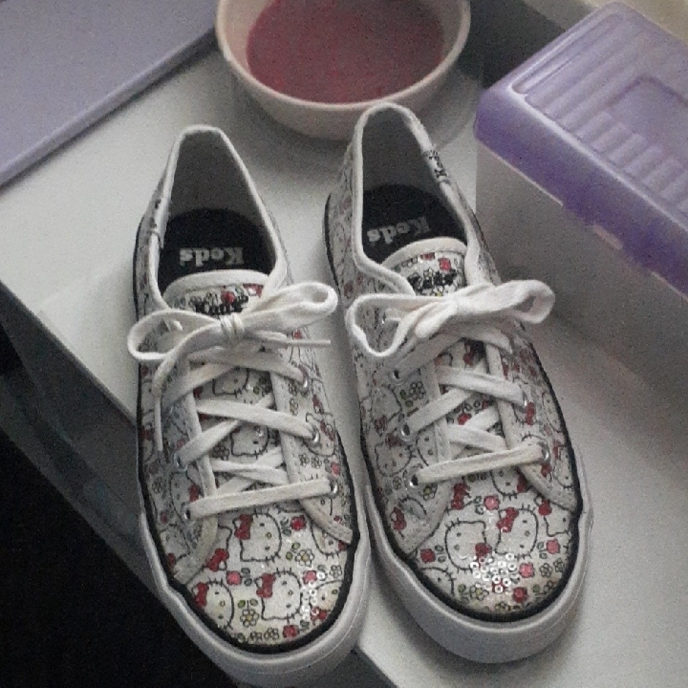 Keds Hello Kitty White Sneakers Size 2M (Big Girl)